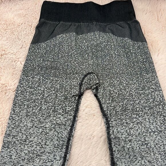 Adidas black and gray extra small prime knit leggings - Picture 5 of 8